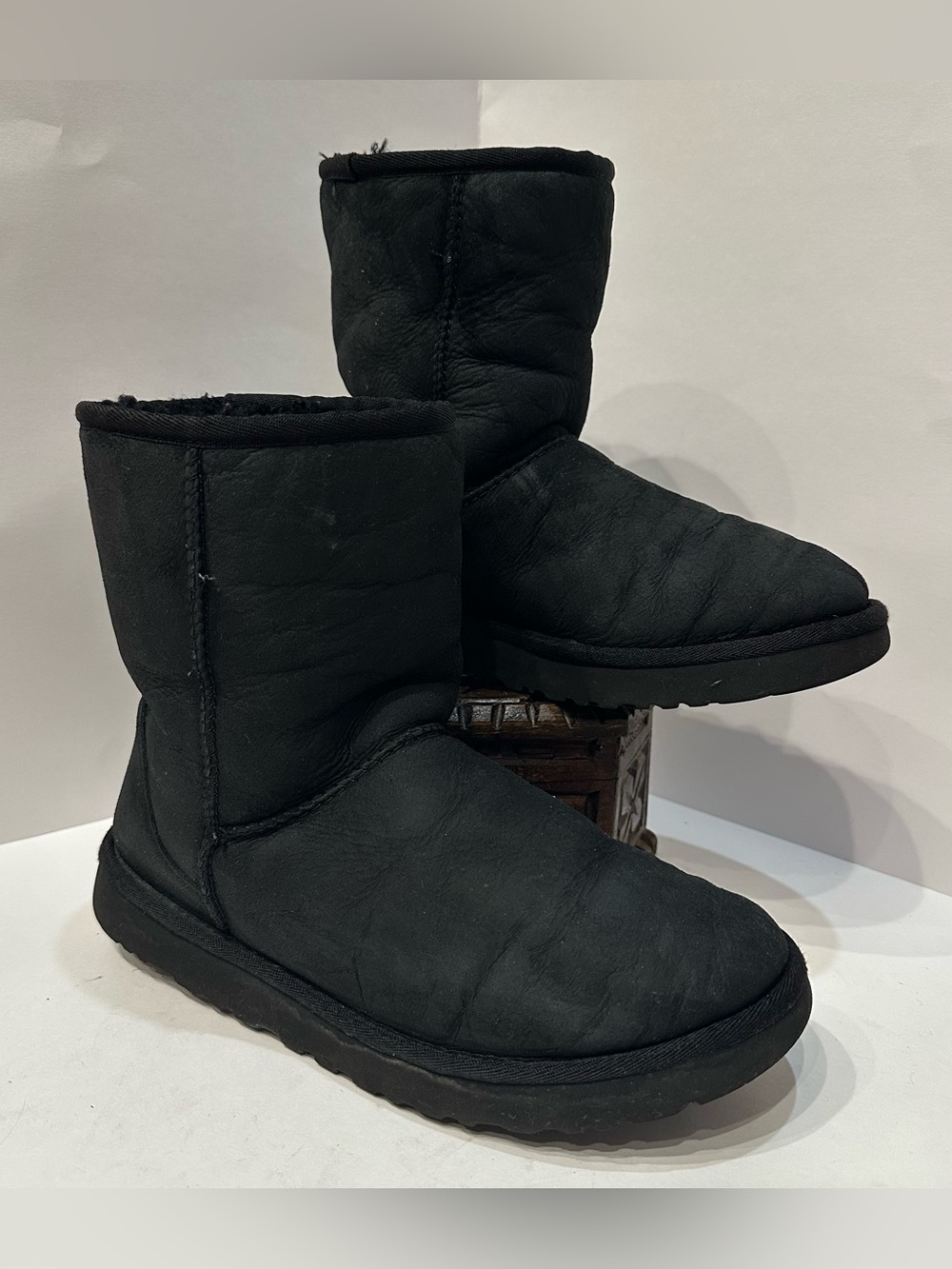 UGG Australia Women's Suede Classic Short II Black Pull On Boots, 1016223 Sz 8